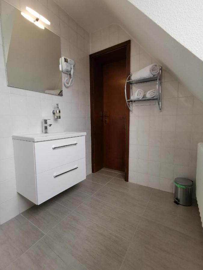 Hotel Zur Linde Rommerskirchen Eksteriør billede